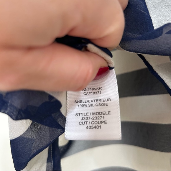 Joie Aceline Silk Blouse Striped Blue Off White V-Neck Smocked Shoulder Flowy XS - Picture 14 of 14